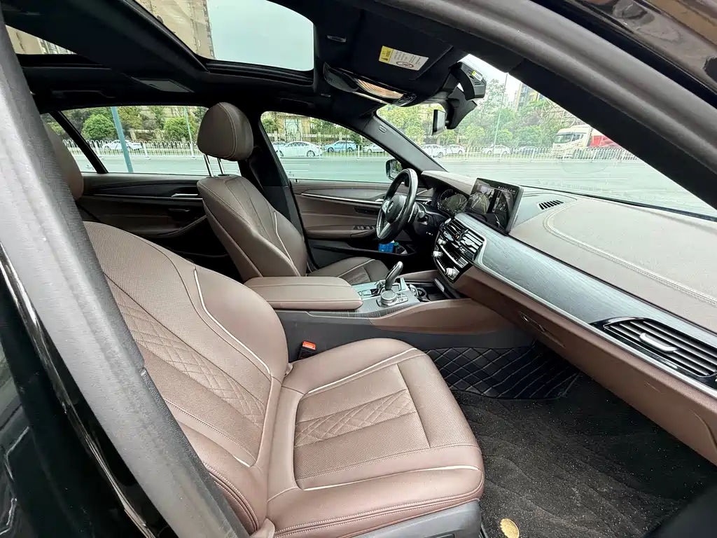 BMW 5 Series 2023 — фото 15