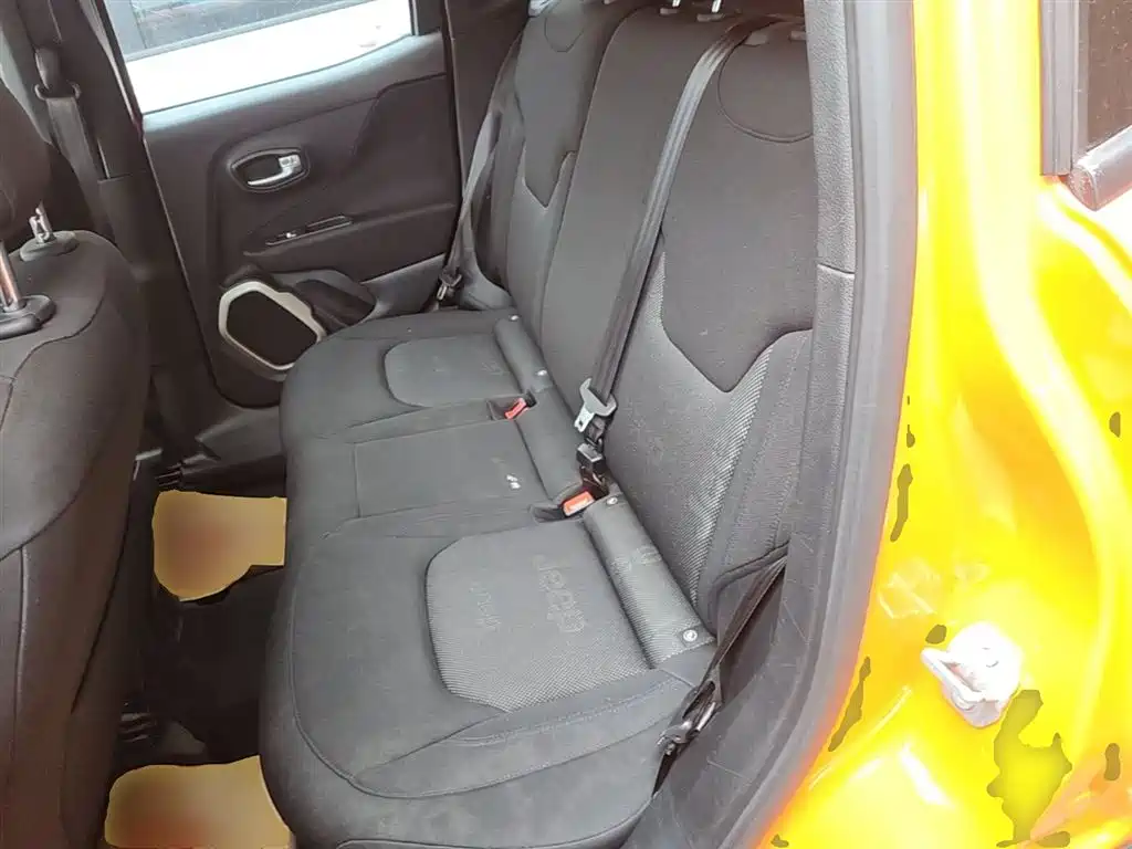 Jeep Renegade 2016 — фото 17