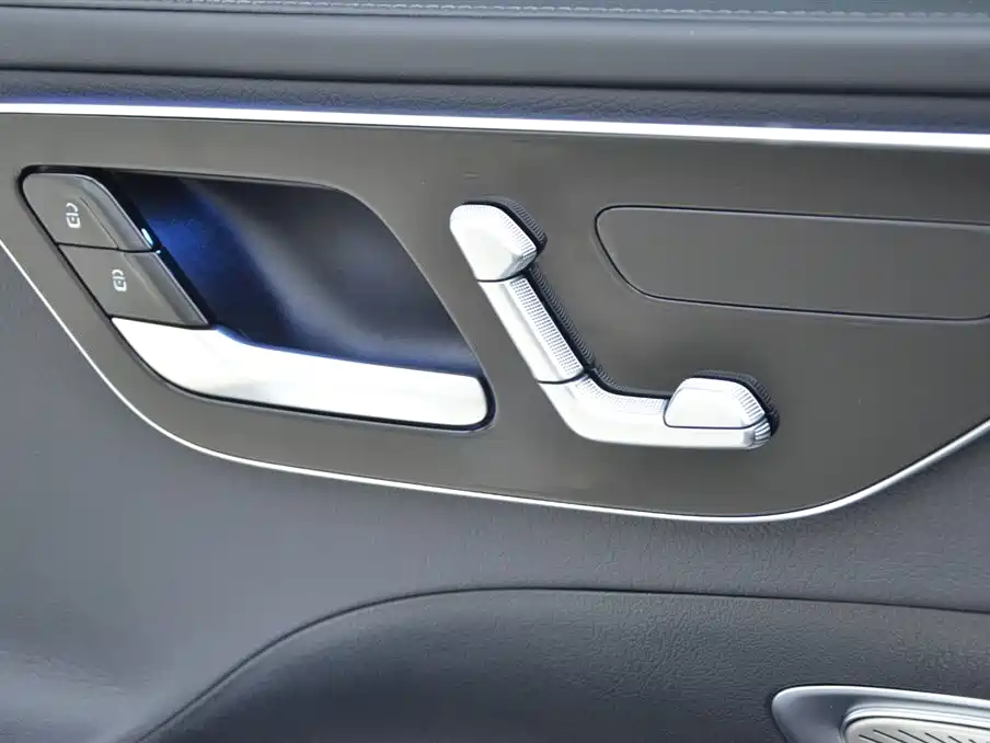 Mercedes-Benz C-Class 2024 — фото 12