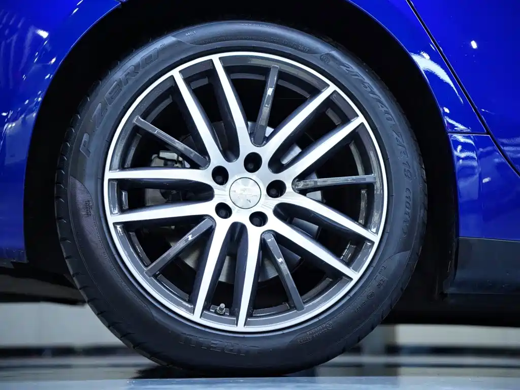 Maserati Ghibli 2019 — фото 10
