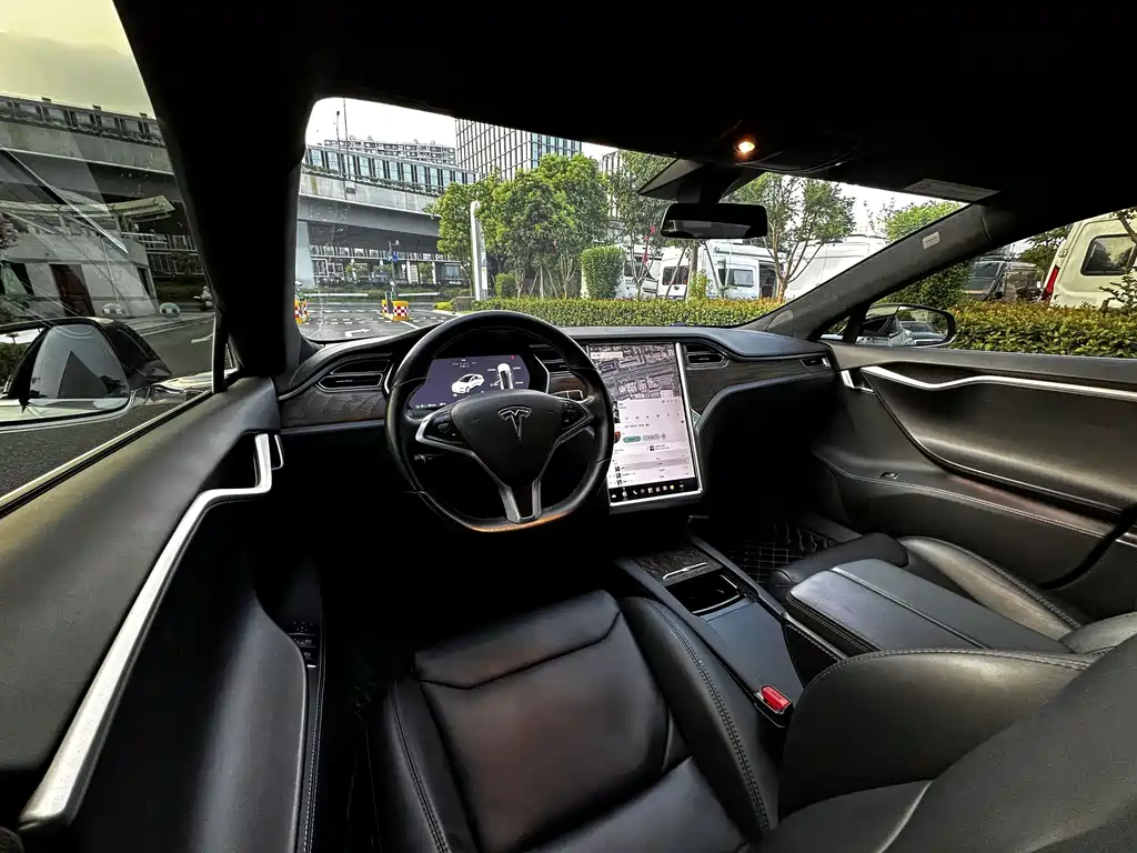 Tesla Model S 2018 — фото 14