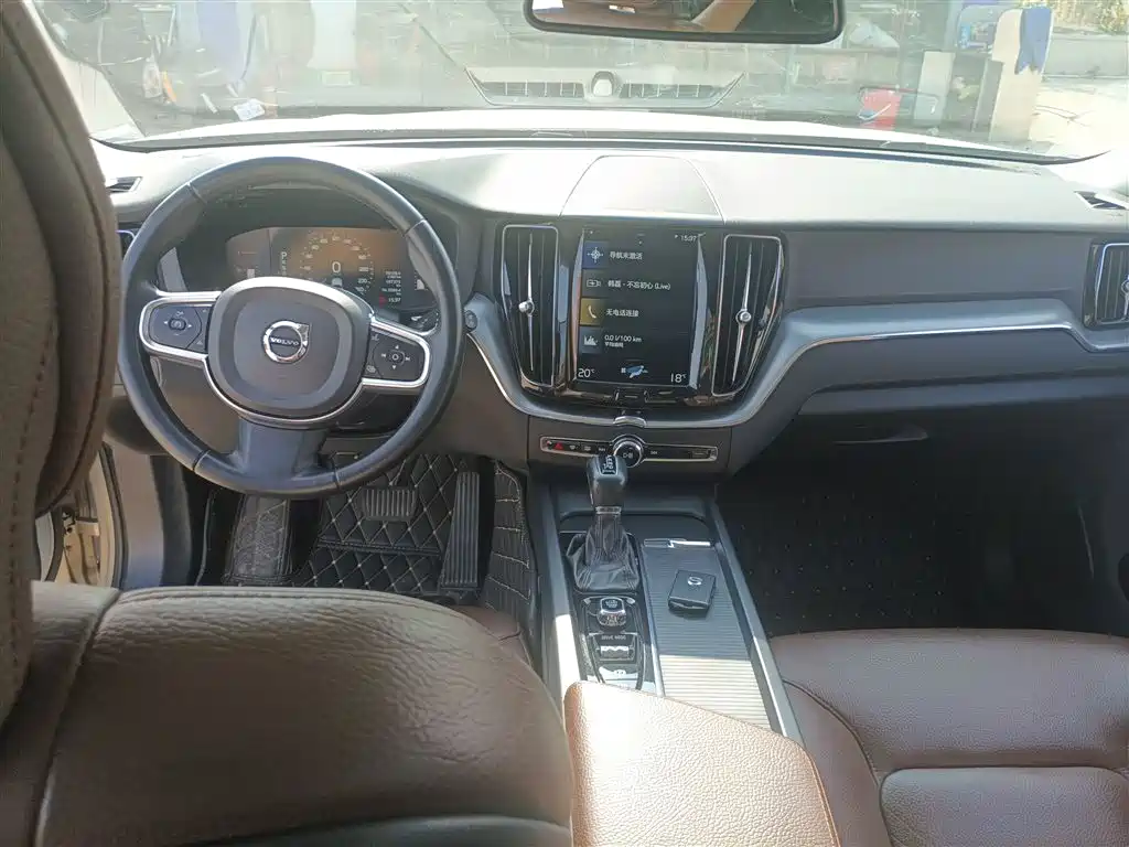 Volvo XC60 2020 — фото 3