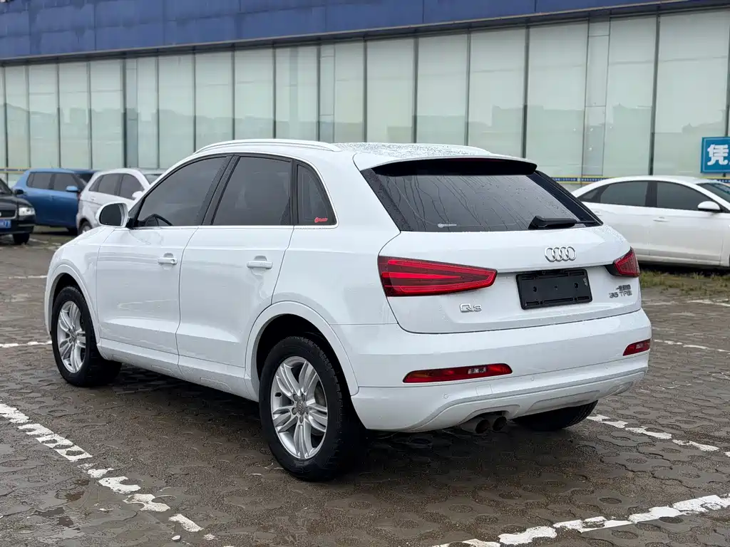 Audi Q3 2016 — фото 12