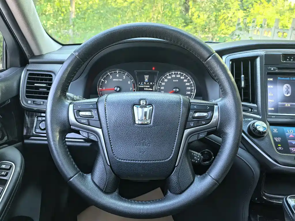 Toyota Crown 2017 — фото 14