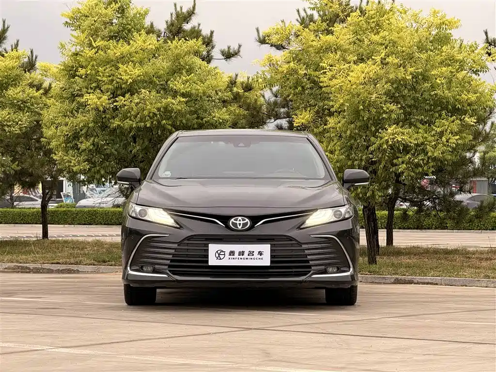 Toyota Camry 2021 — фото 2