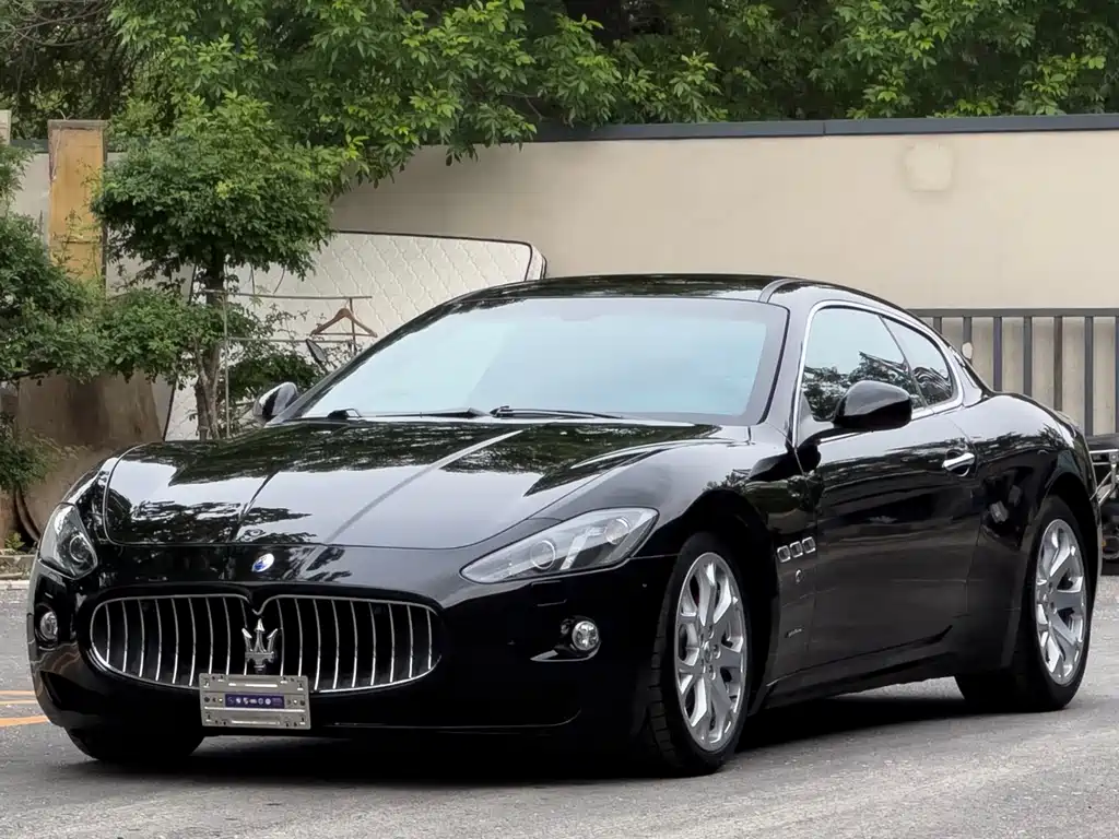 Maserati GranTurismo 2013 — фото 1