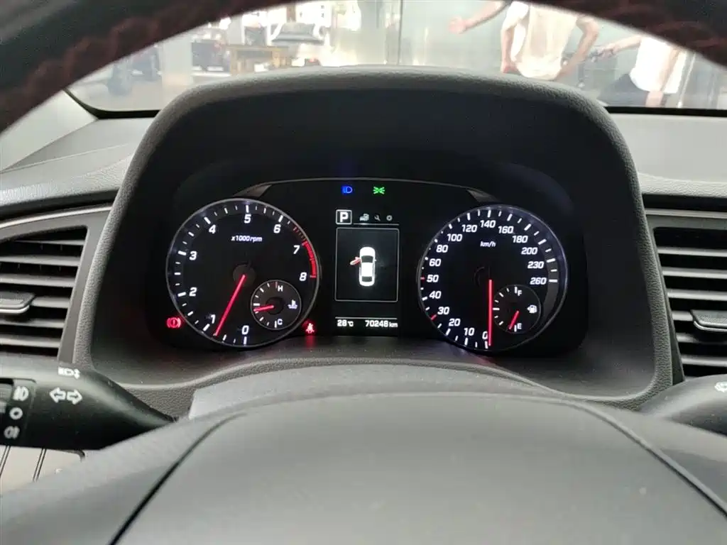Hyundai Elantra 2019 — фото 8
