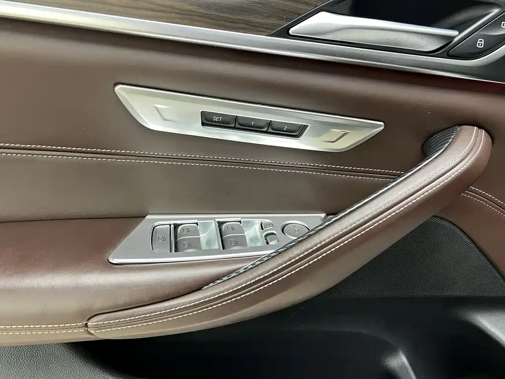 BMW 5 Series 2020 — фото 20