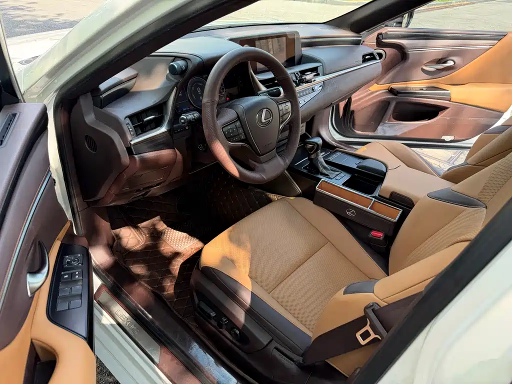 Lexus ES 2020 — фото 10