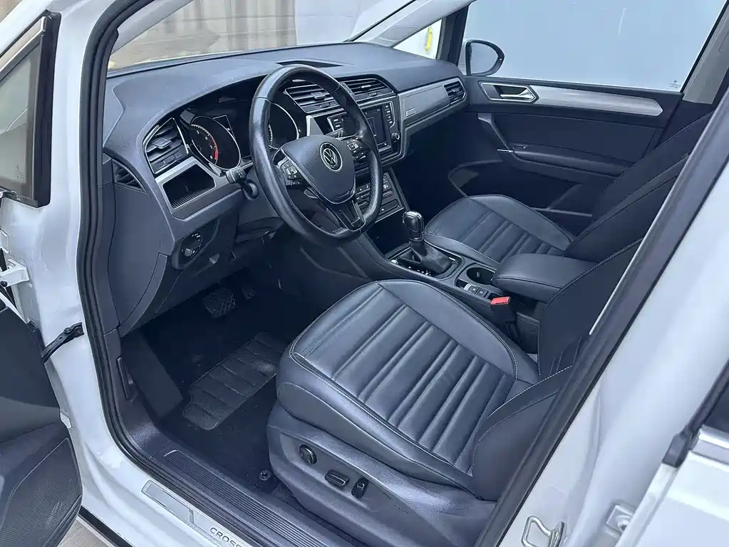 Volkswagen Touran 2023