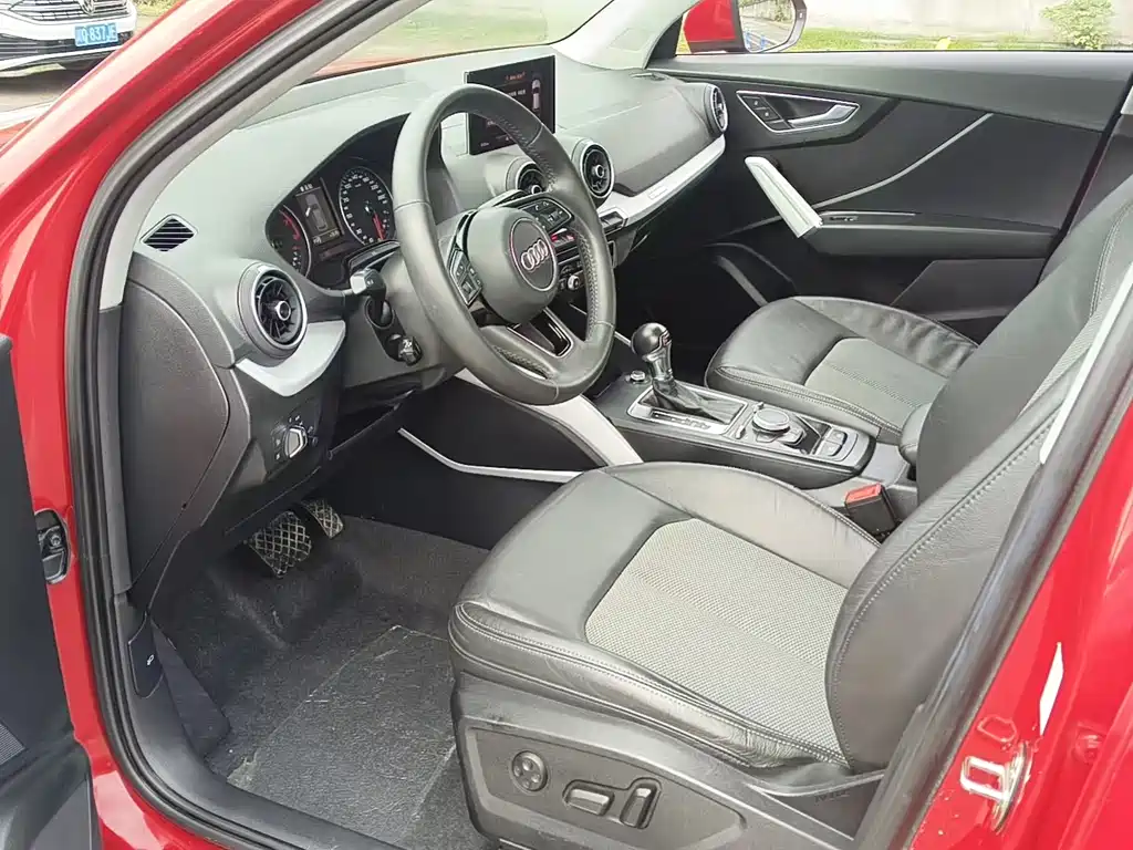 Audi Q2L 2019