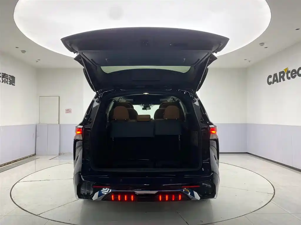 Toyota Granvia — фото 32