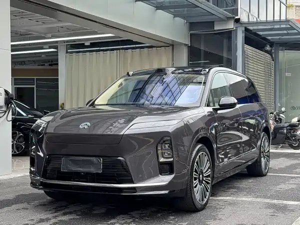 NIO ES8 2025
