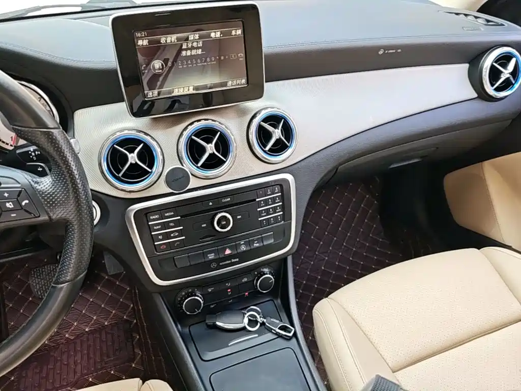 Mercedes-Benz GLA 2016 — фото 13