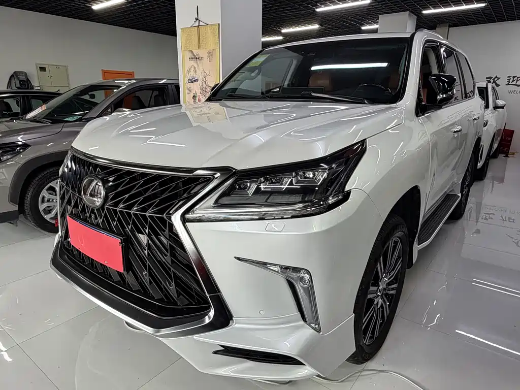 Lexus LX 2018 — фото 1