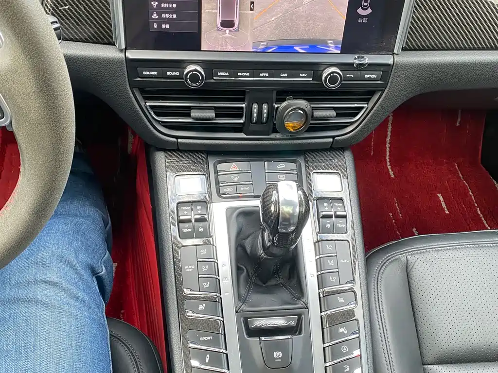 Porsche Macan 2019 — фото 11