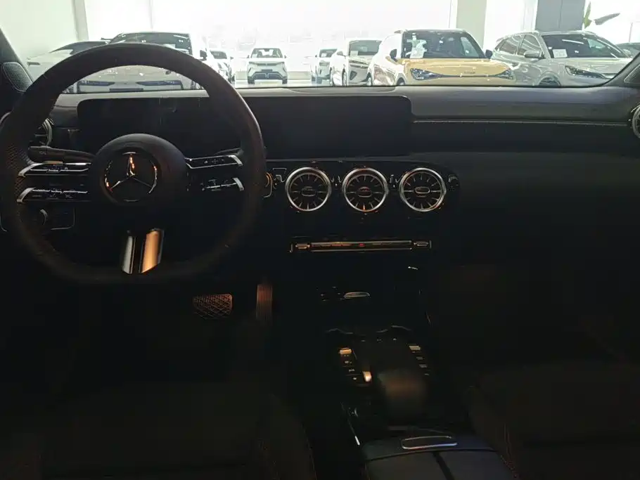 Mercedes-Benz A-Class 2023 — фото 12
