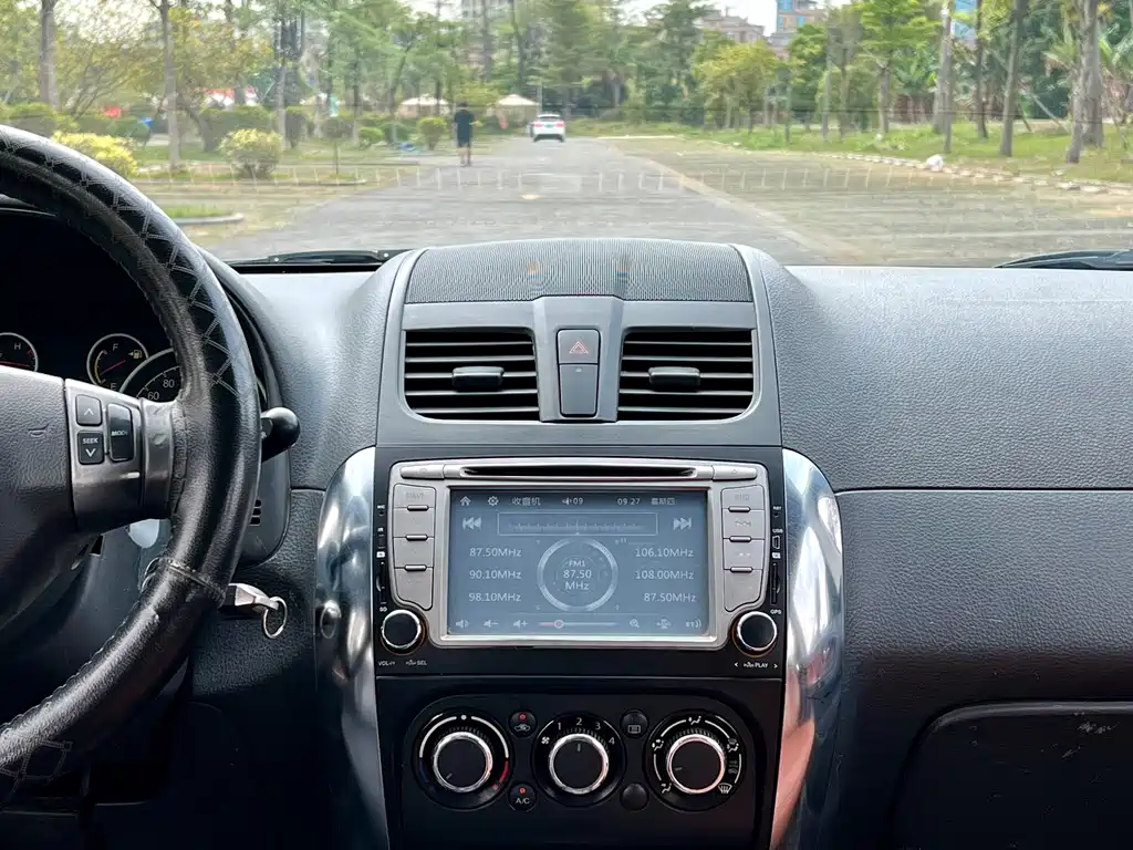 Suzuki SX4 2014 — фото 11