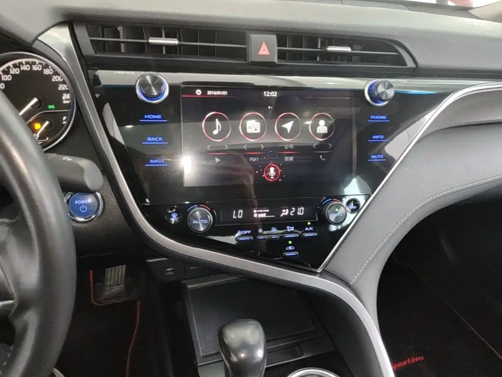 Toyota Camry 2019 — фото 13
