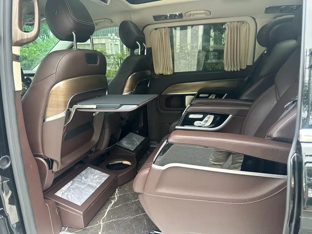 Mercedes-Benz V-Class 2023 — фото 11