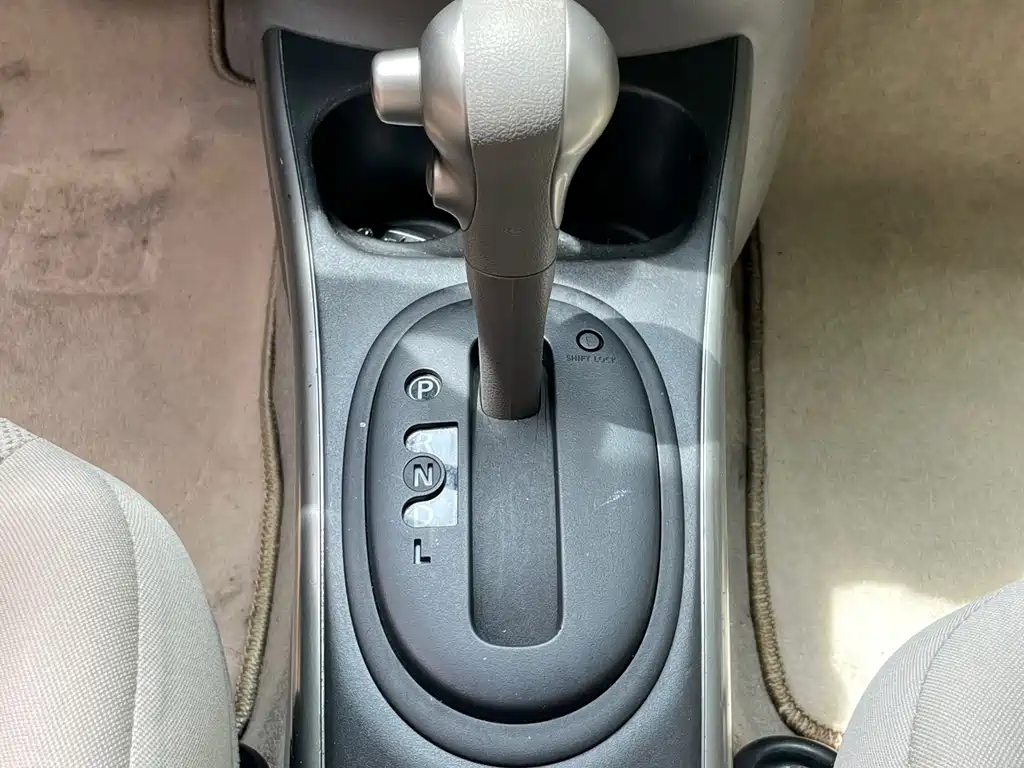 Nissan Sunny 2012 — фото 12