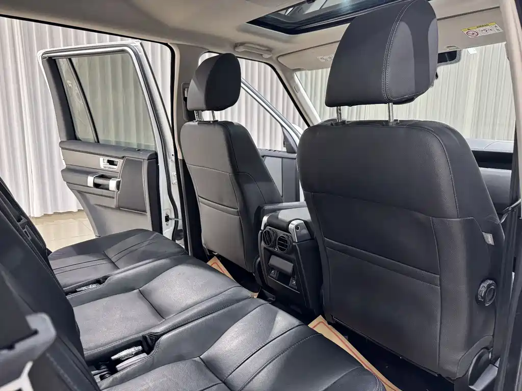 Land Rover Discovery 2016 — фото 9