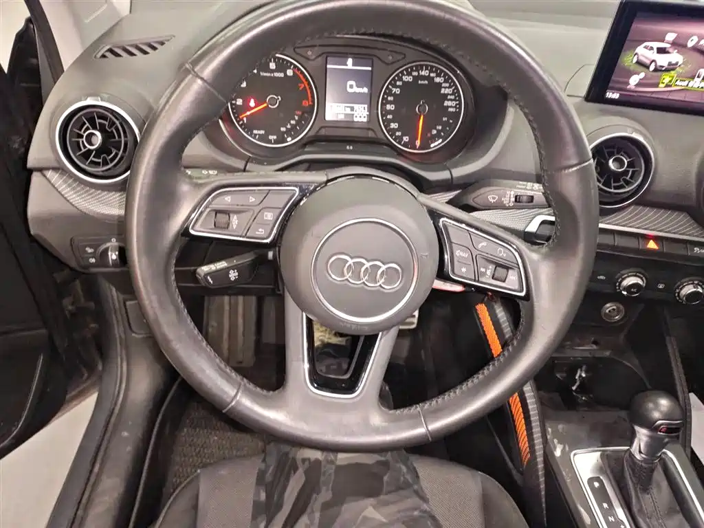 Audi Q2L 2019 — фото 11