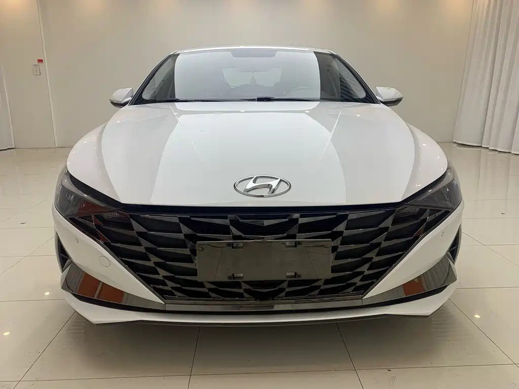 Hyundai Elantra 2023