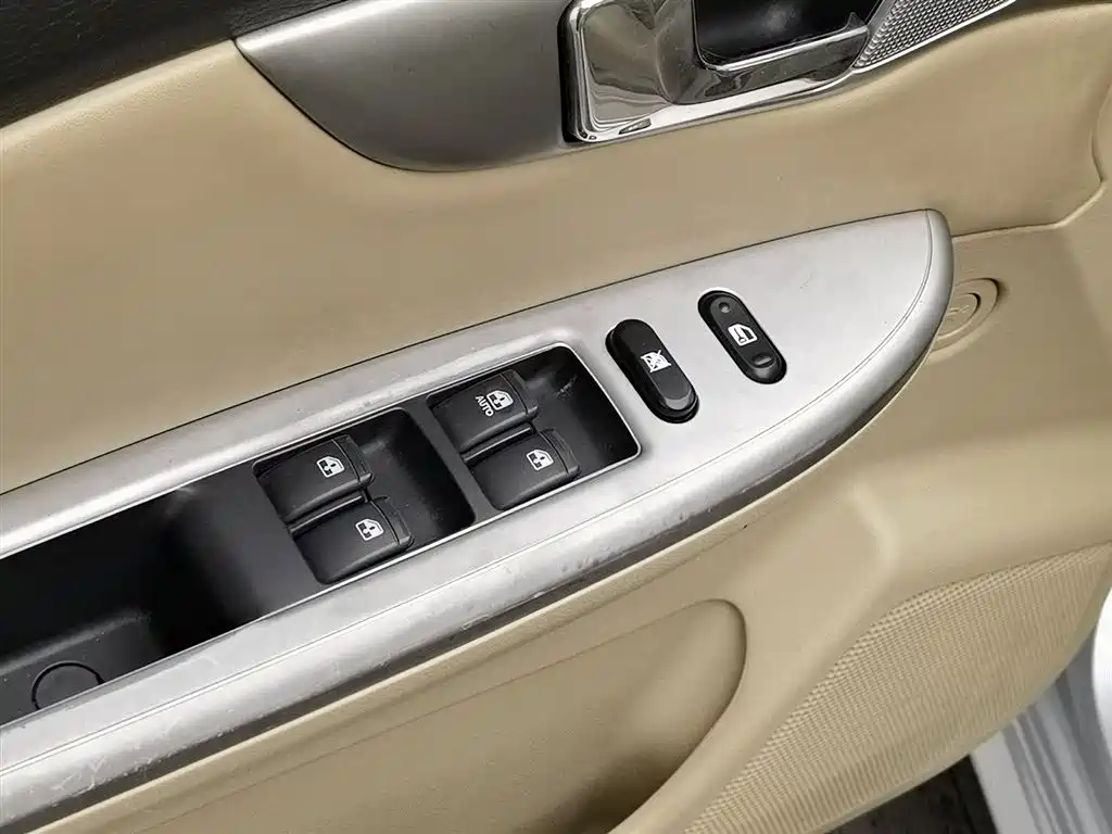Buick Excelle 2013 — фото 9