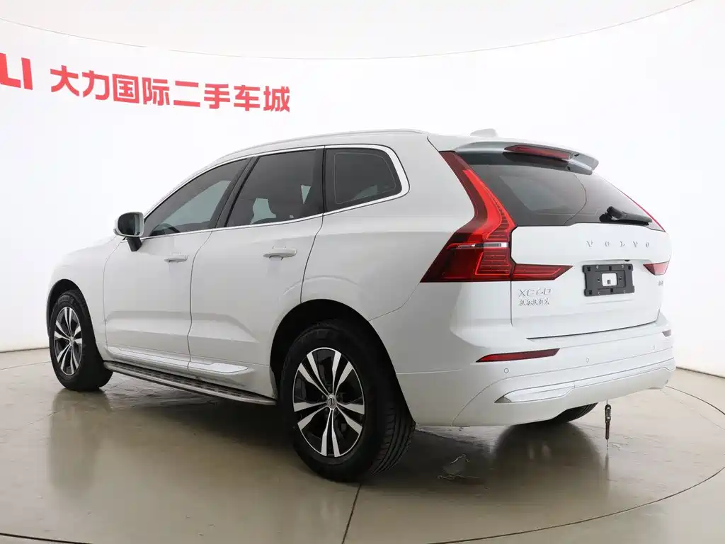 Volvo XC60 2023 — фото 16