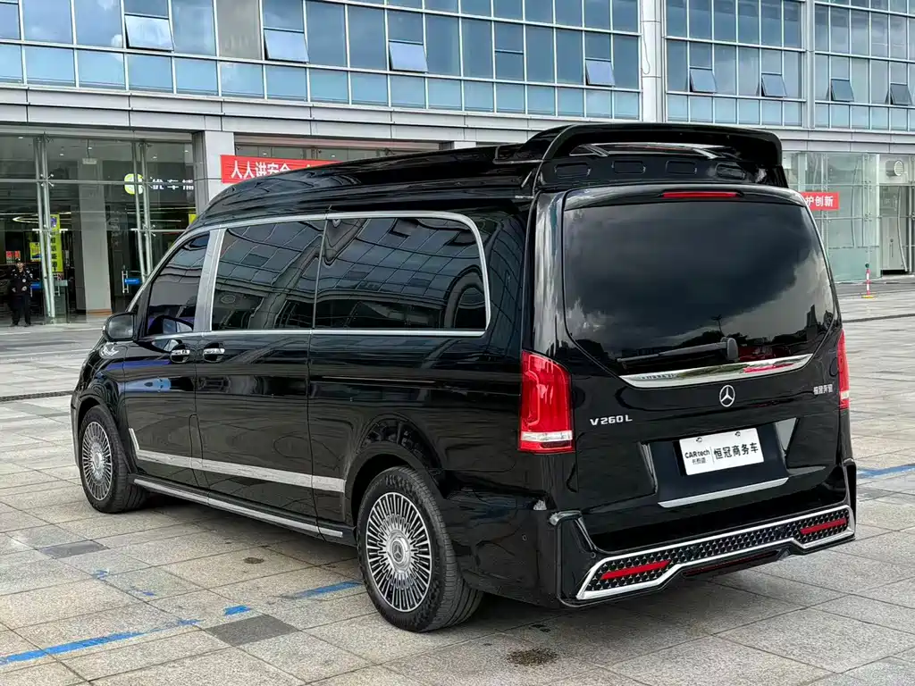 Mercedes-Benz V-Class 2023 — фото 5