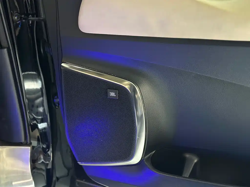 Toyota Alphard 2017 — фото 9