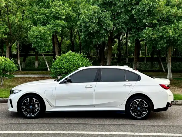 BMW i3 2024