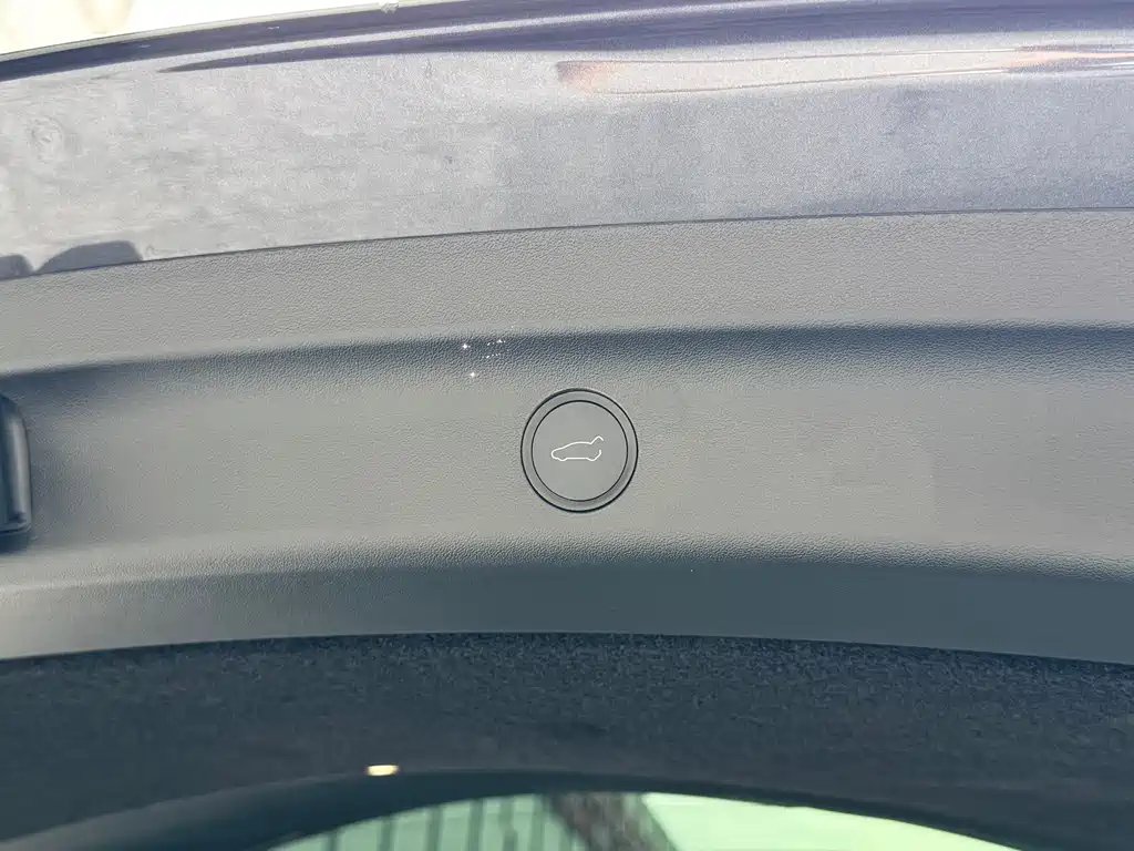 Tesla Model Y 2023 — фото 13