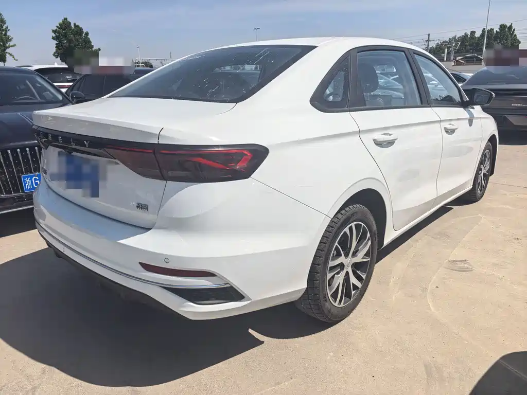 Geely Emgrand 2023 — фото 10