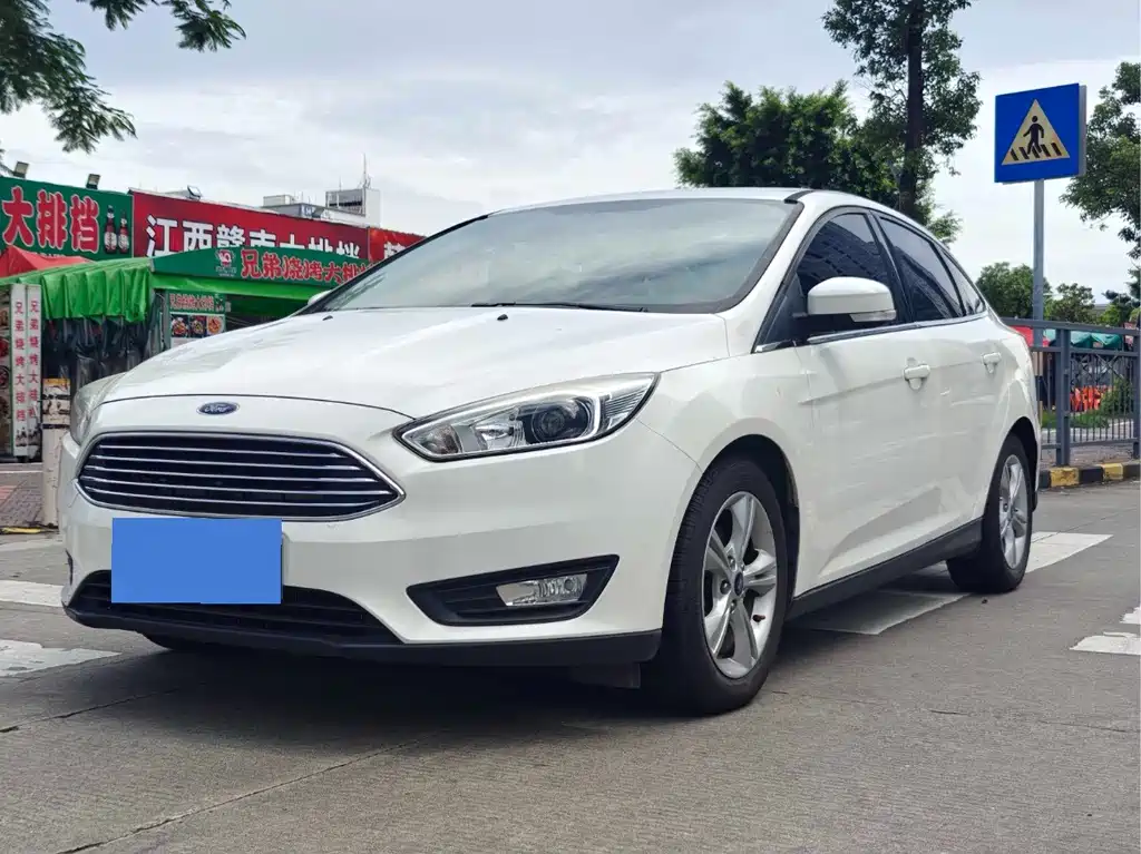 Ford Focus 2018 — фото 1
