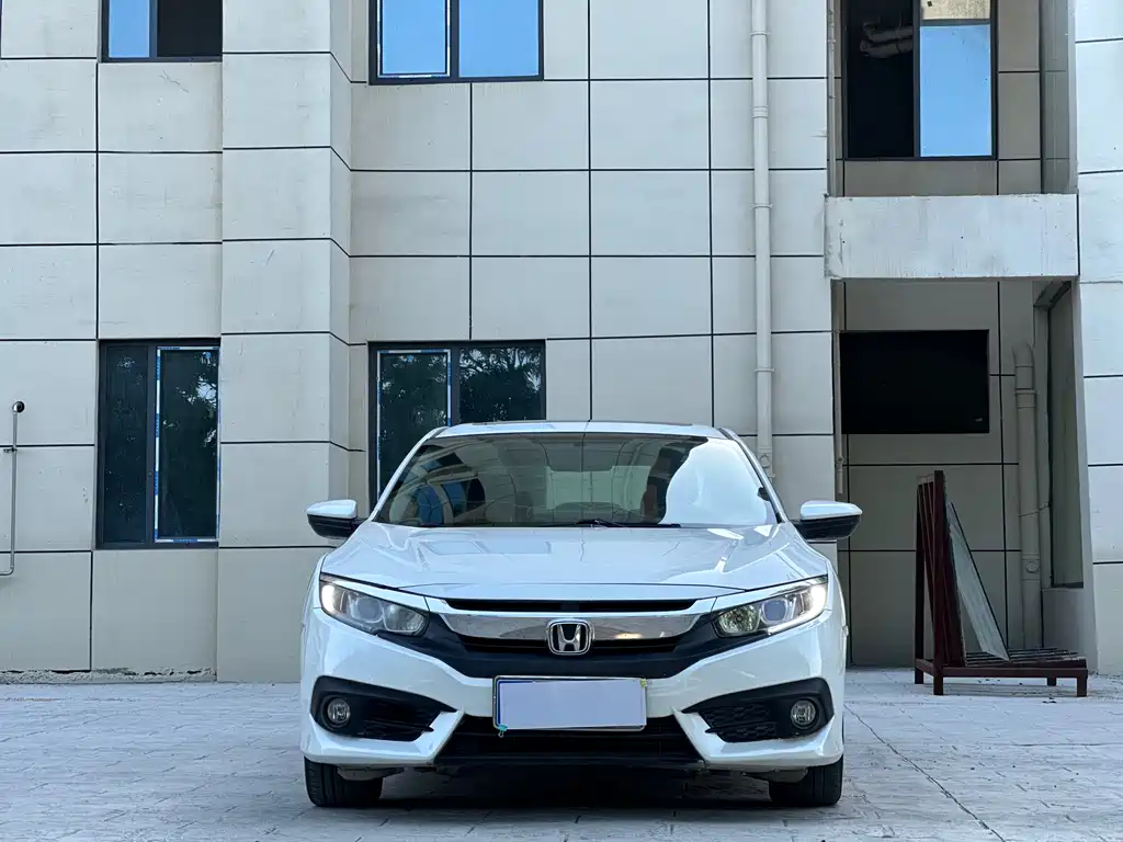 Honda Civic 2018 — фото 2