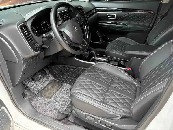 Mitsubishi Outlander 2023
