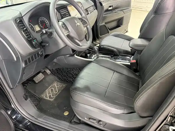 Mitsubishi Outlander 2023
