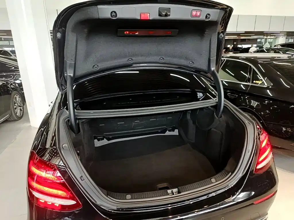 Mercedes-Benz E-Class 2020 — фото 19
