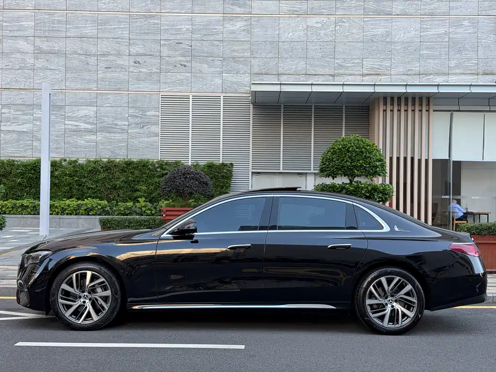 Mercedes-Benz E-Class 2024 — фото 3