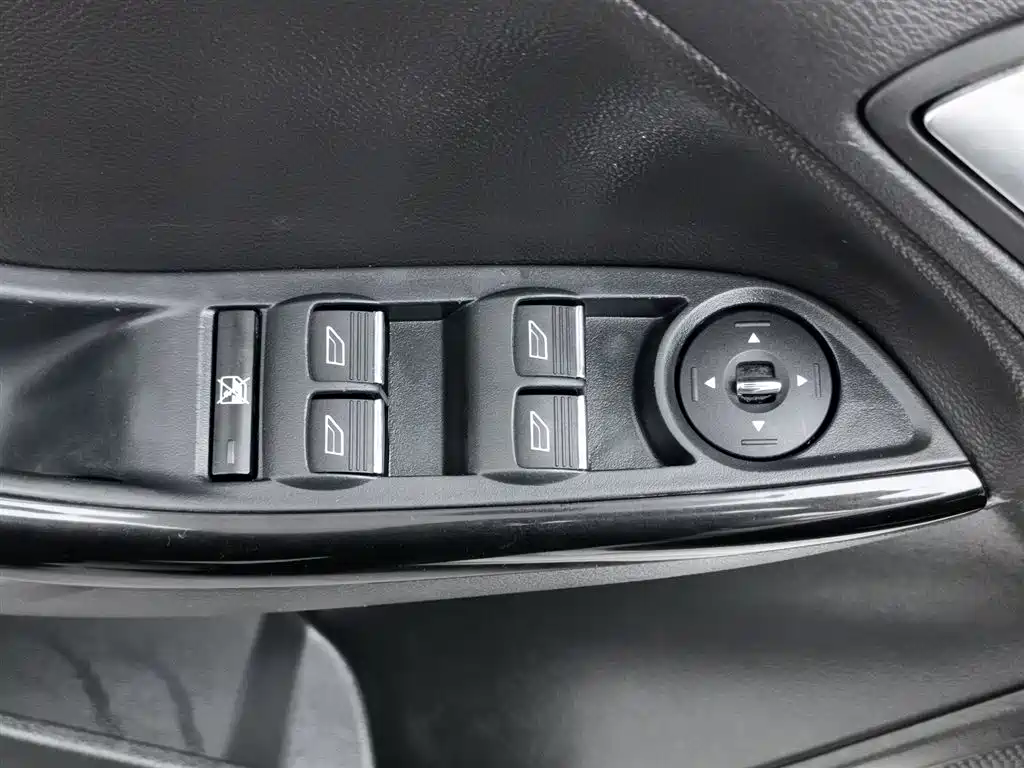 Ford Focus 2014 — фото 9
