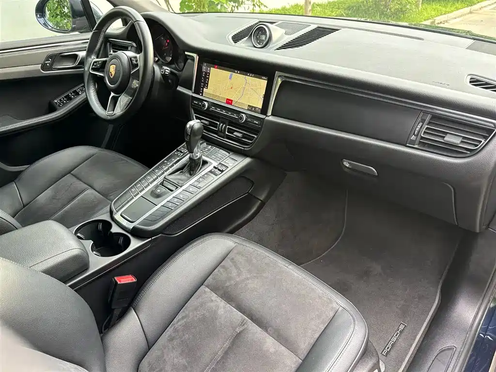 Porsche Macan 2019 — фото 10