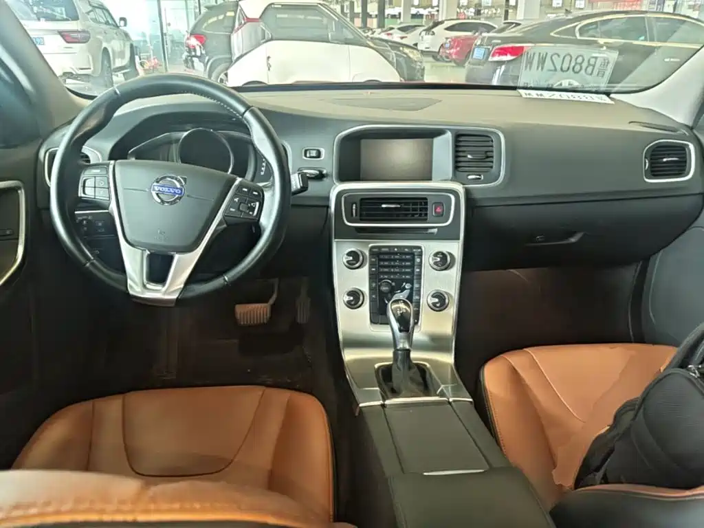 Volvo S60 2015 — фото 10