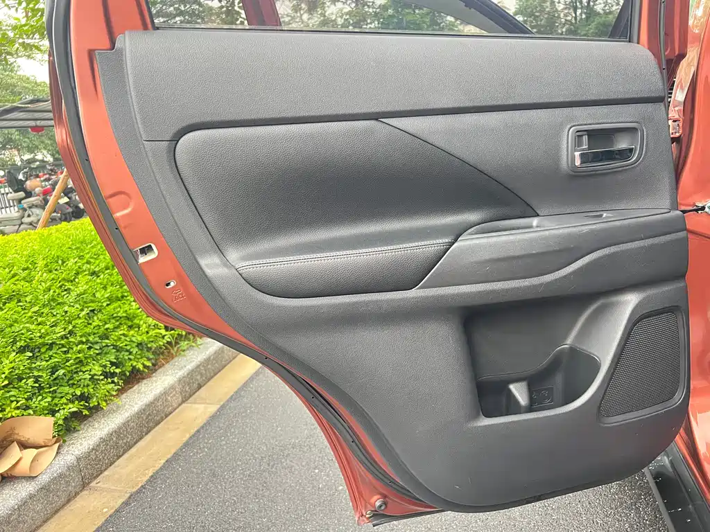 Mitsubishi Outlander 2015 — фото 33