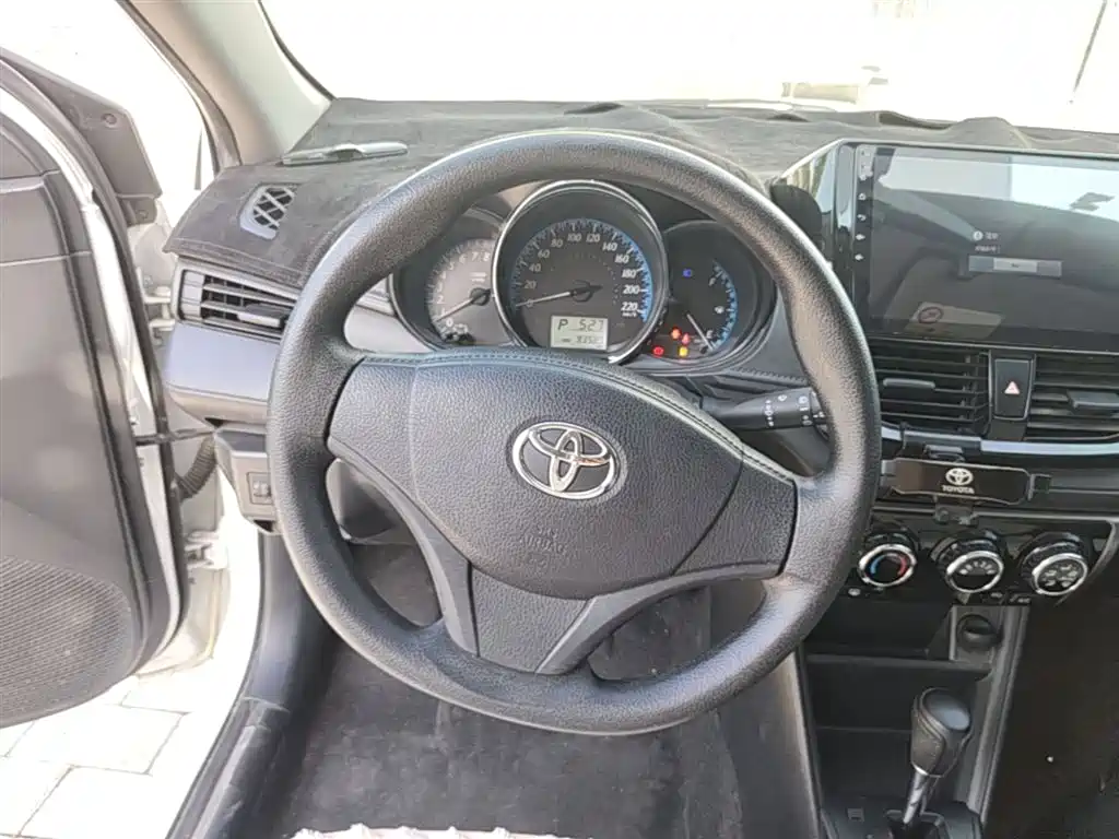 Toyota Yaris L 2019 — фото 11