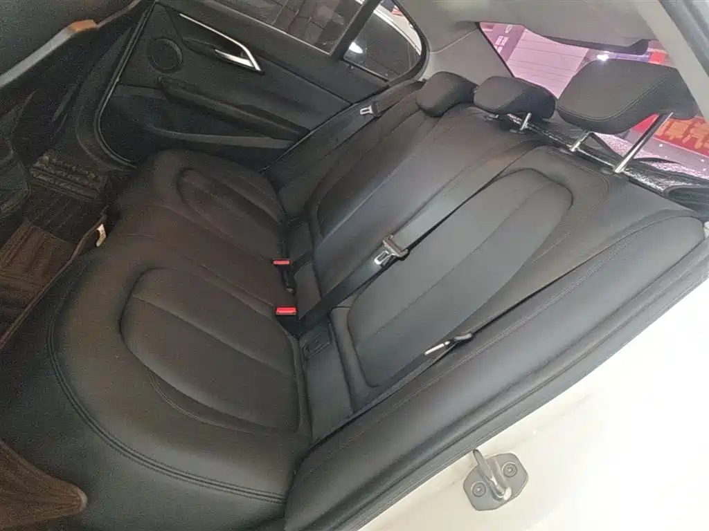 BMW 1 Series 2020 — фото 13