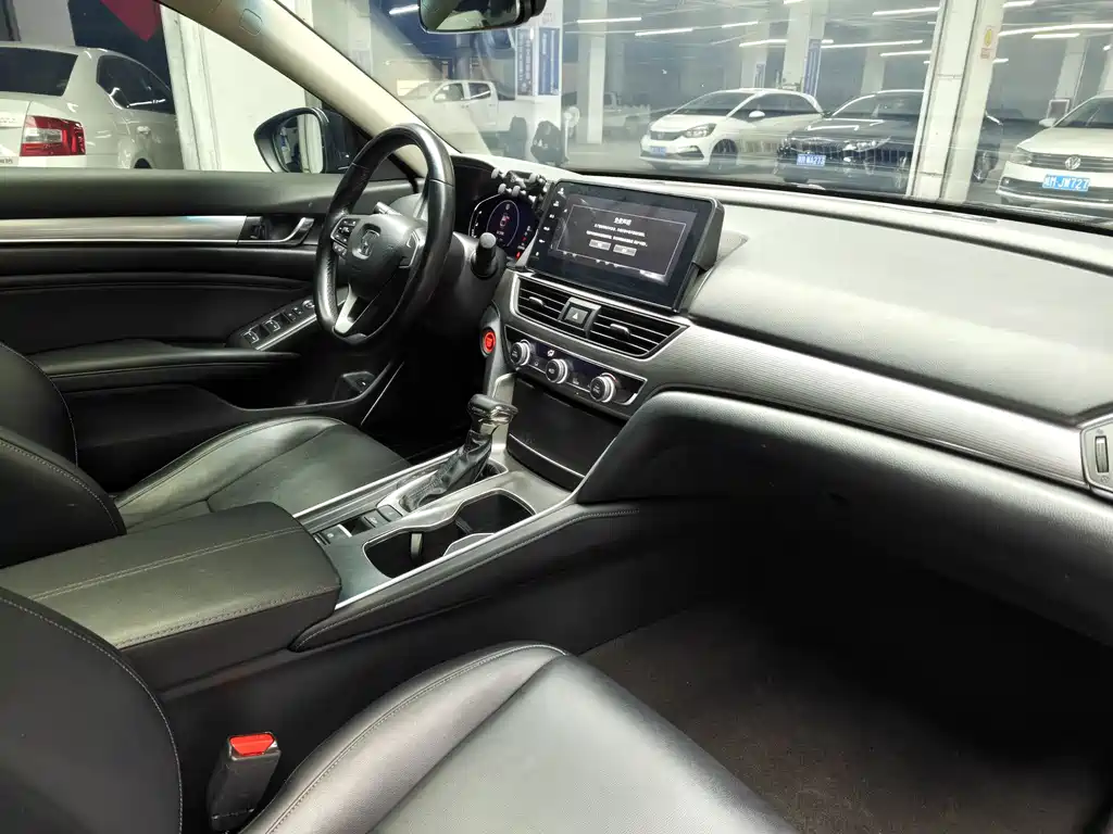 Honda Accord 2022 — фото 10