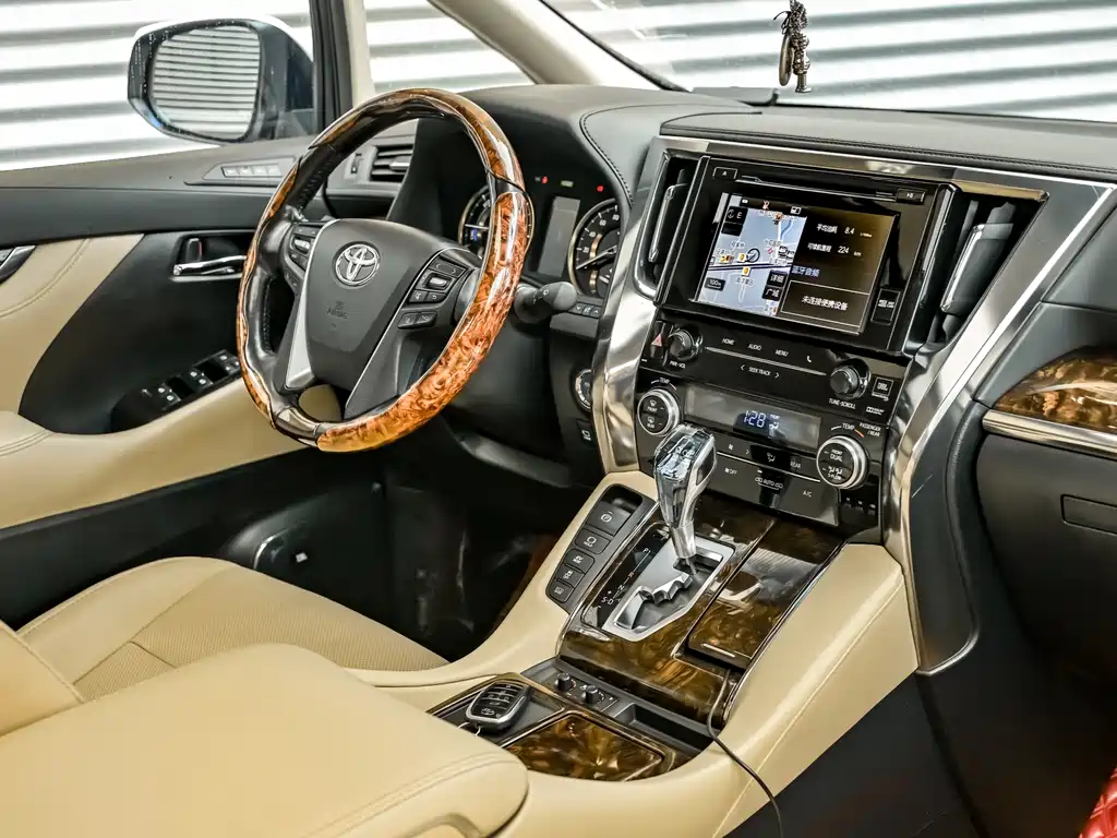 Toyota Alphard 2020 — фото 12