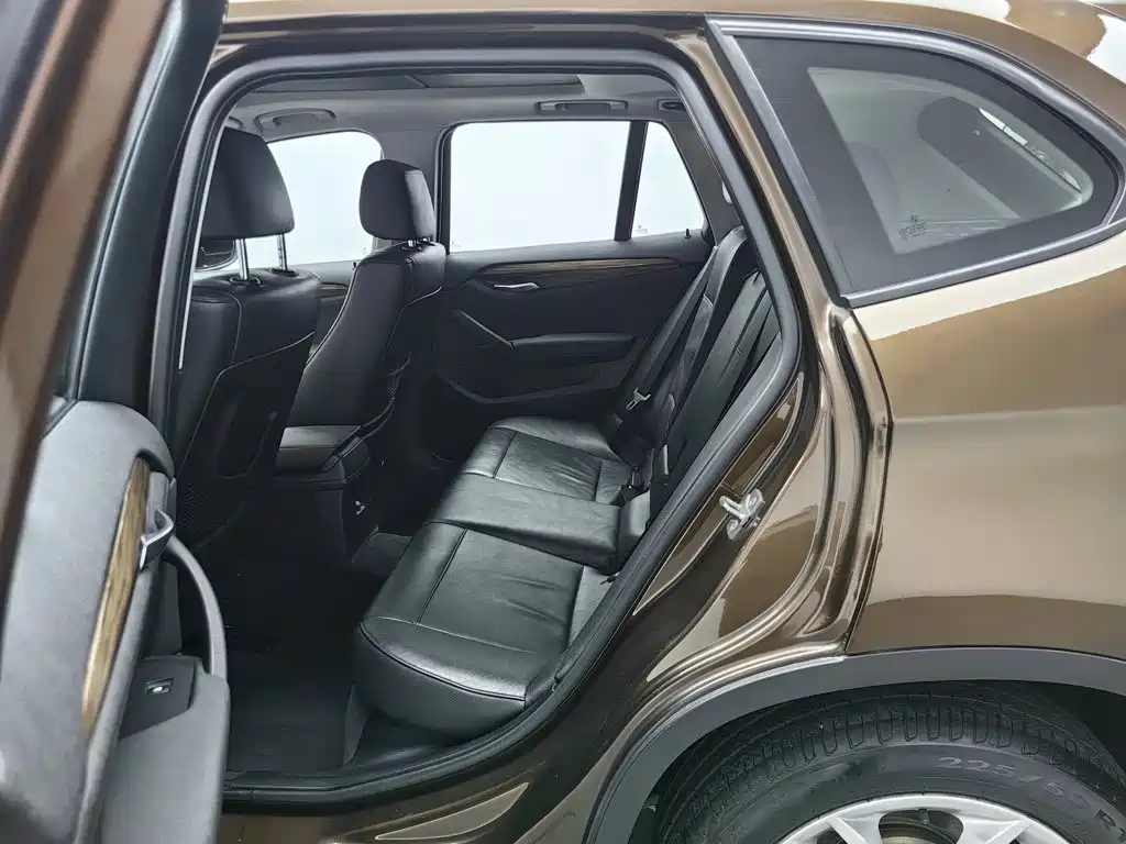 BMW X1 2012 — фото 15